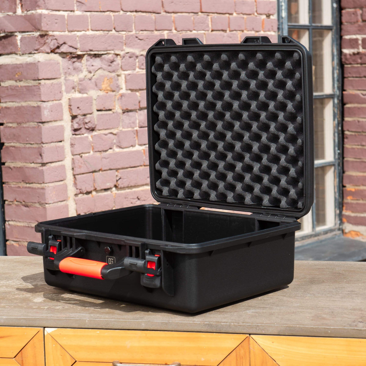 dgsusa hard case 17" Protector case "DGCASE@Series 50" | interior: 15.35 x 10.43 in | 4 variants height