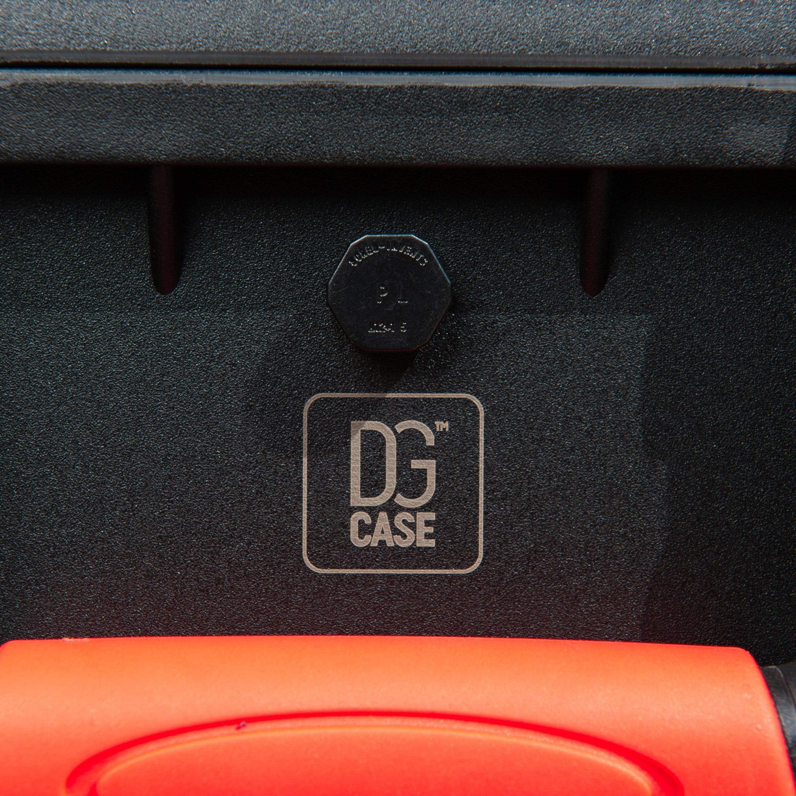 dgsusa hard case 17" Protector case "DGCASE@Series 50" | interior: 15.35 x 10.43 in | 4 variants height